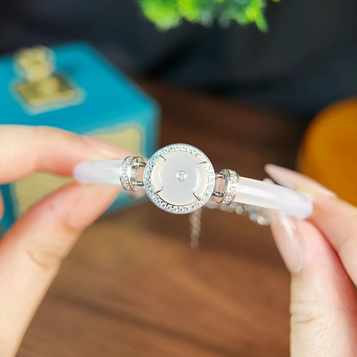 4. Lắc Tay Đồng Hồ Mã Não Size Nhỏ Dáng 2