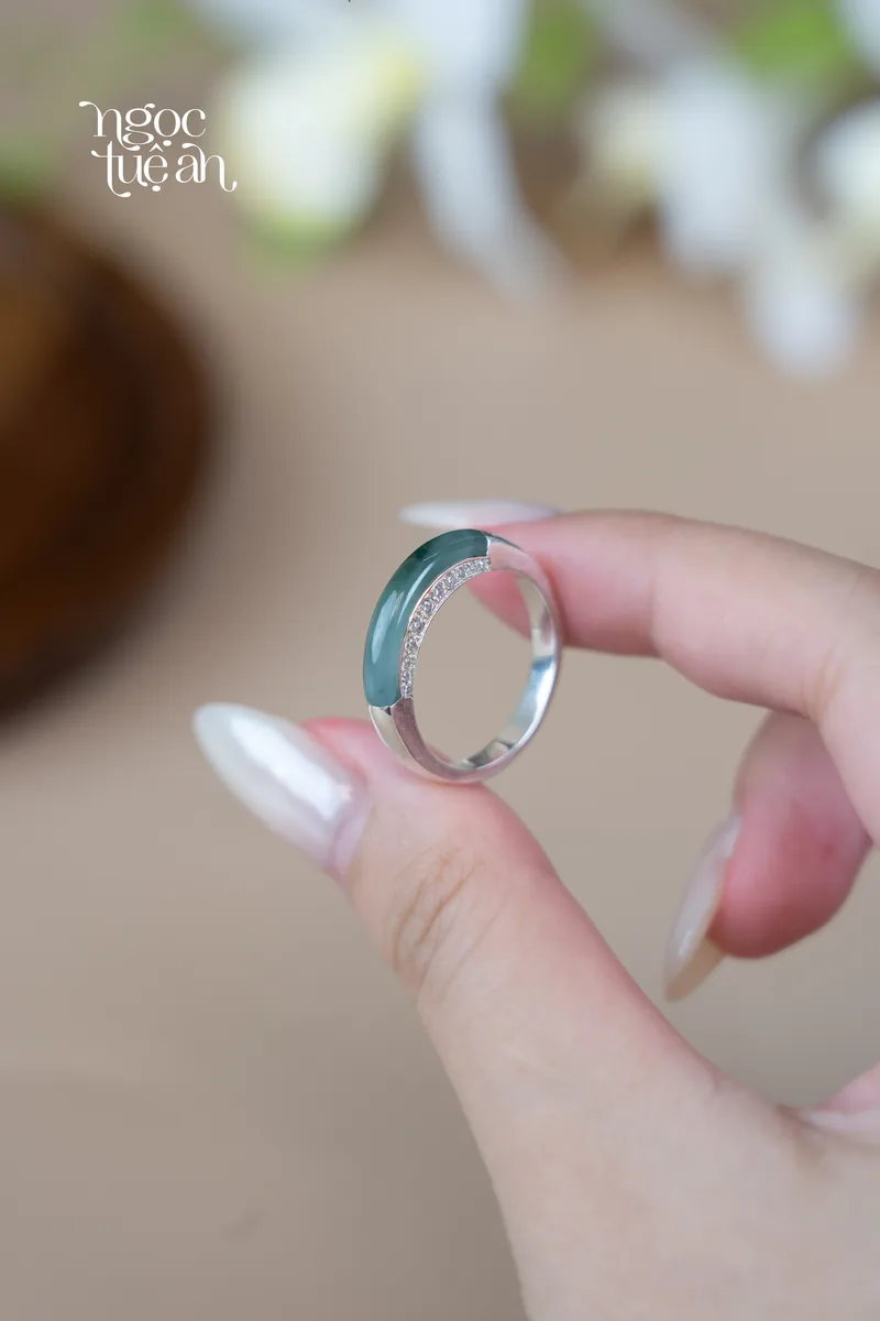 20. Nhẫn Jade Orbit
